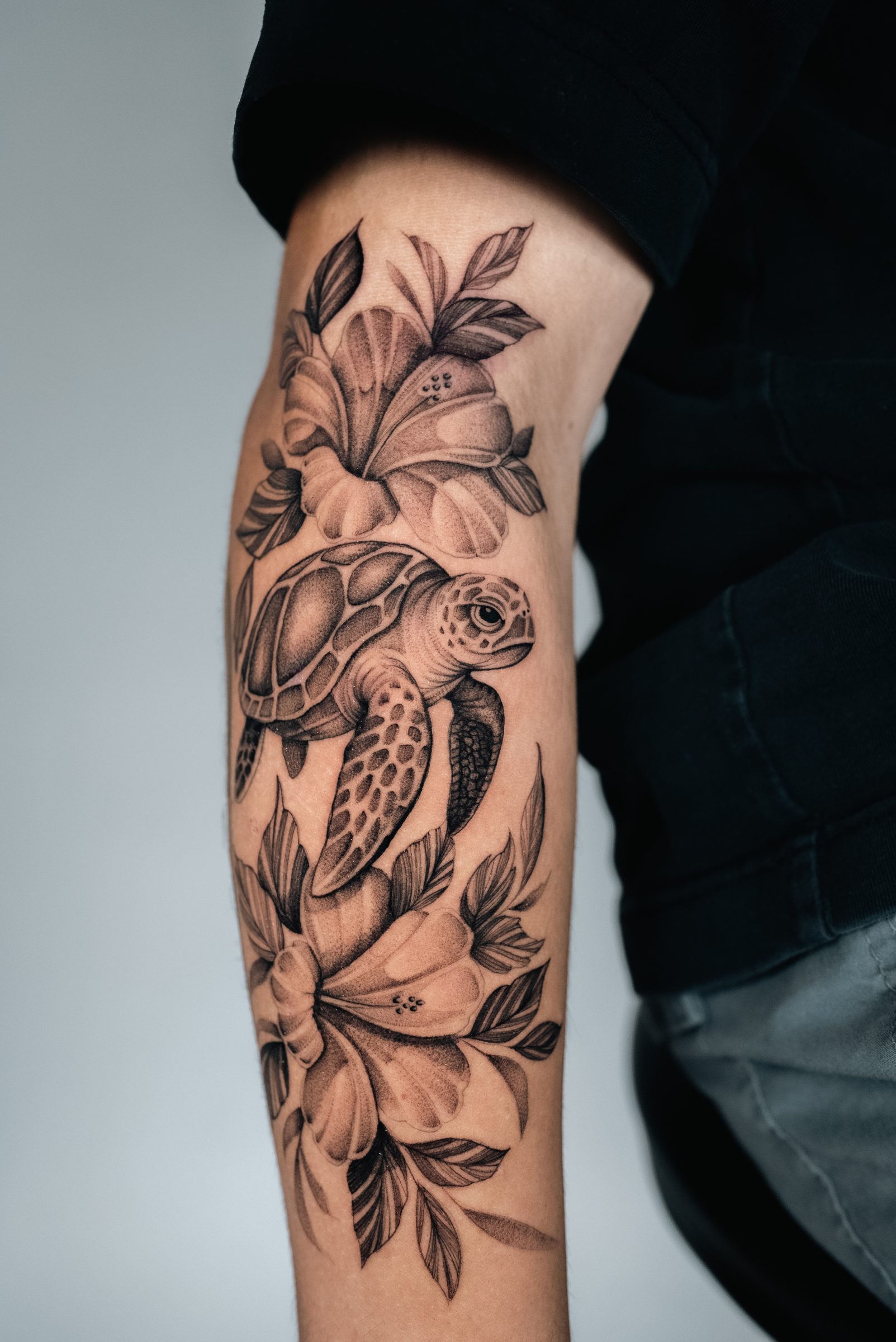 floral tattoo by Kel Otero