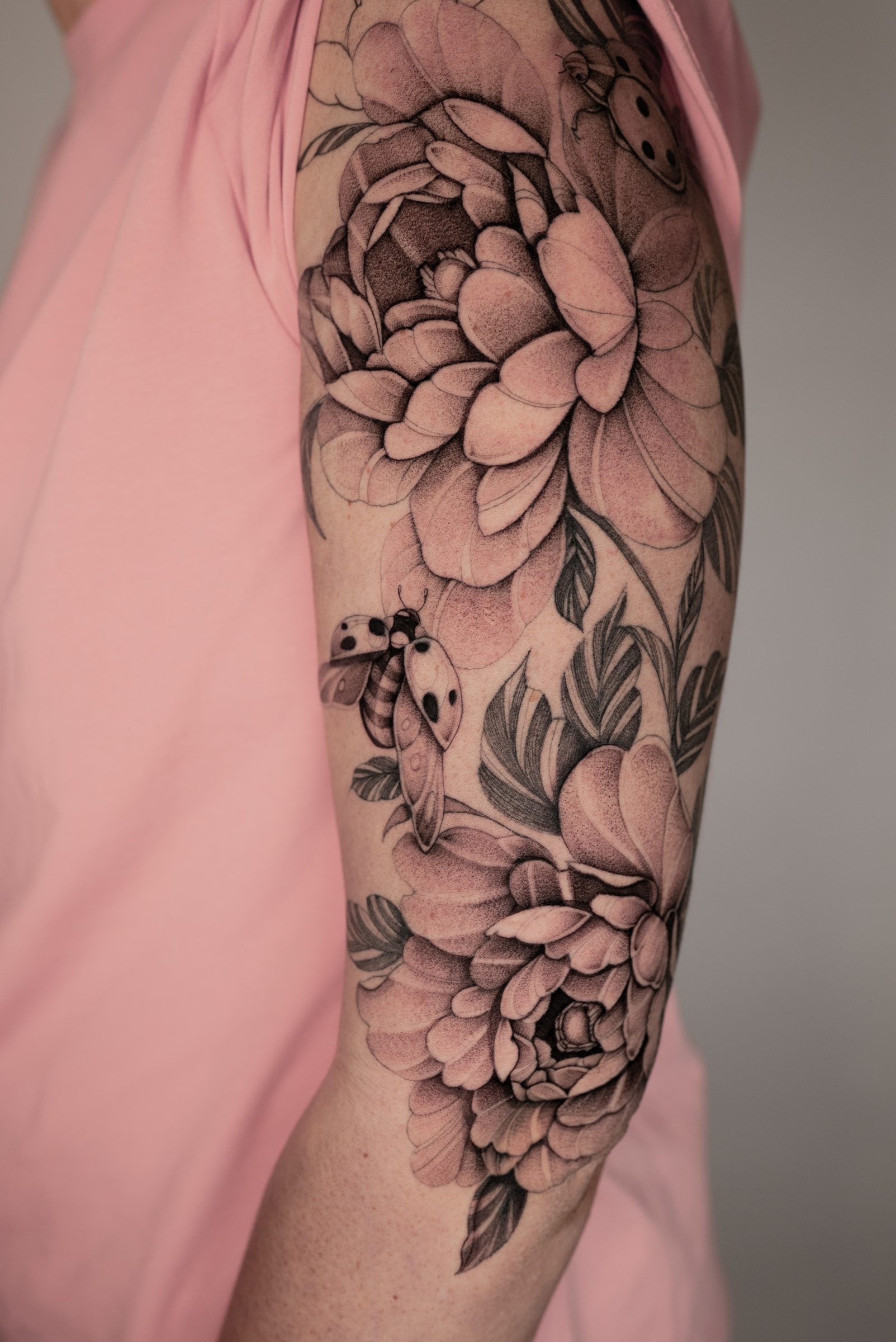 floral tattoo by Kel Otero