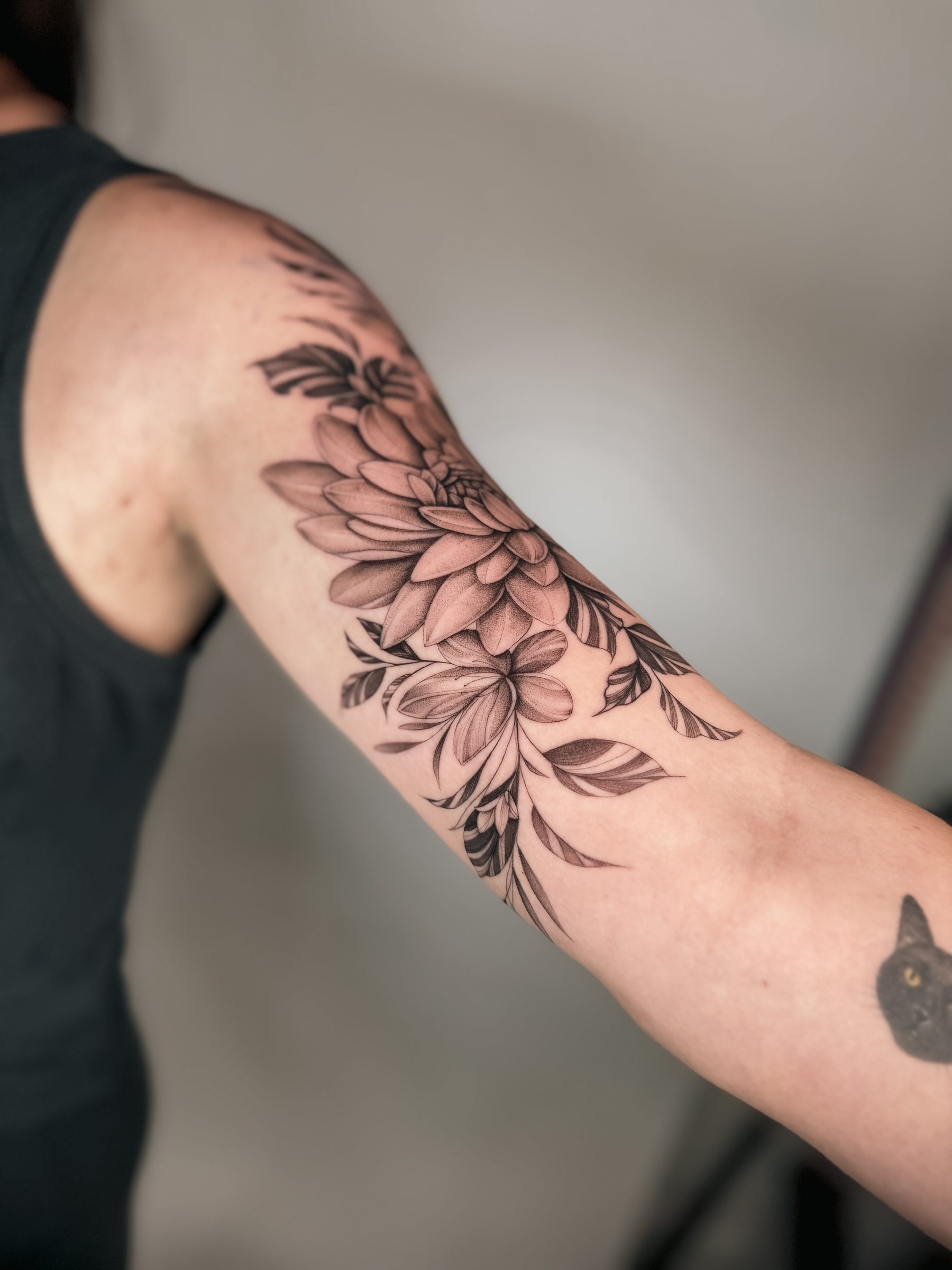 floral tattoo by Kel Otero